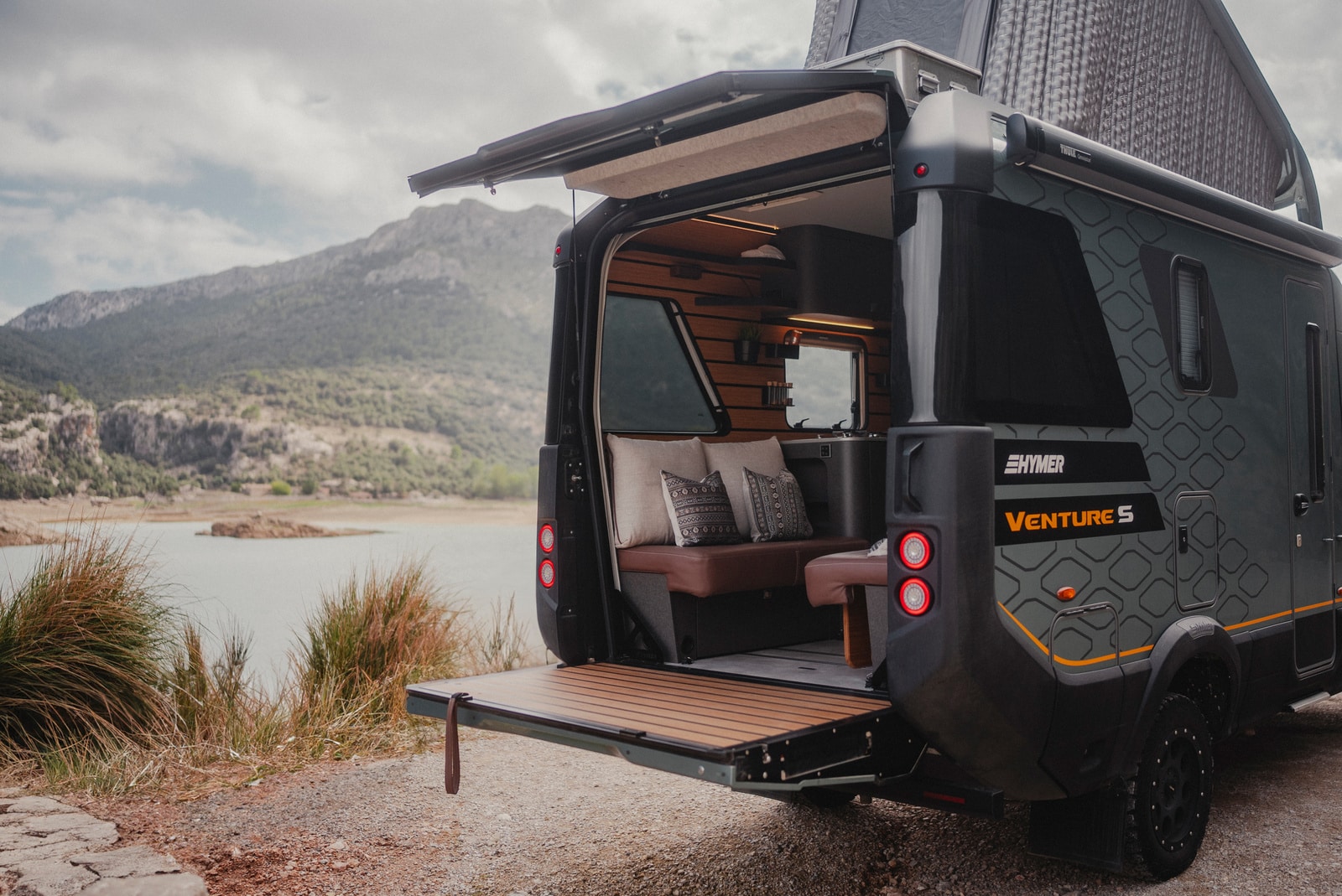 Caravan Zimmermann -  <h2>Caravans Zimmermann AG</h2><p>Erleben Sie die perfekte Kombination aus Lifestyle und Anspruch, Lagerfeuer und Hightech in einem noch nie dagewesenen Fahrzeug.</p>